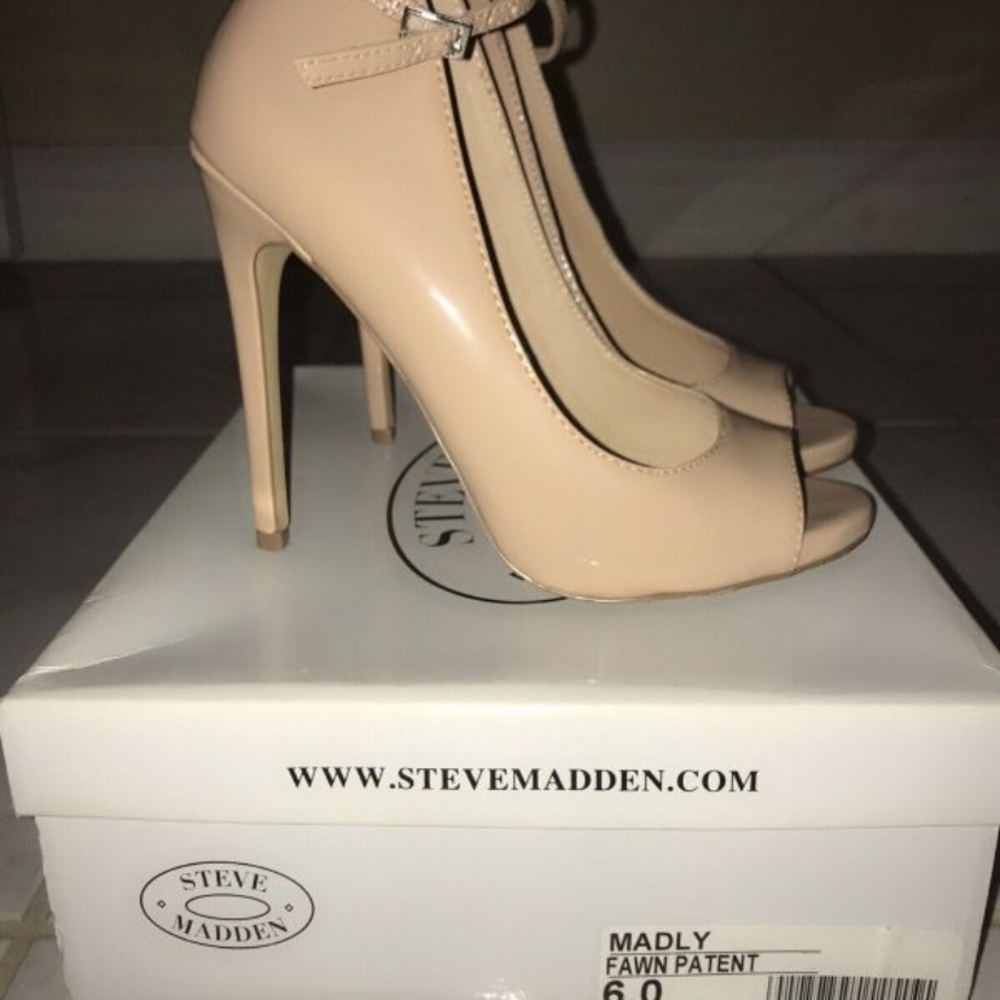 Stevemadden nude heels